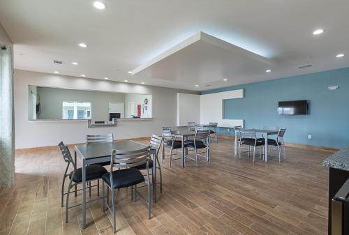 Scottish Inns & Suites - Crosby
