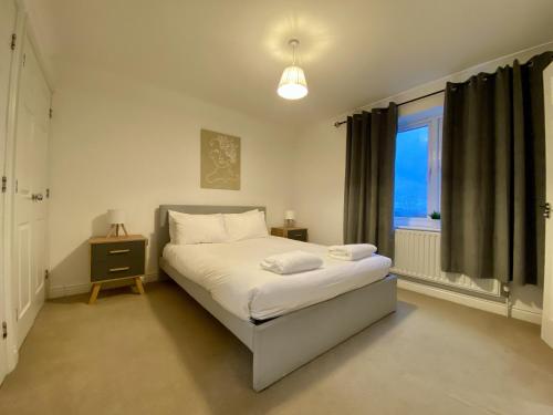 Ascot Four Bedroom House With Garden in แอสคอท
