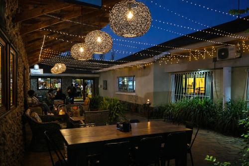 餐廳, BOUGAINVILLA Boutique Hotel & Restaurant in 盧本巴希