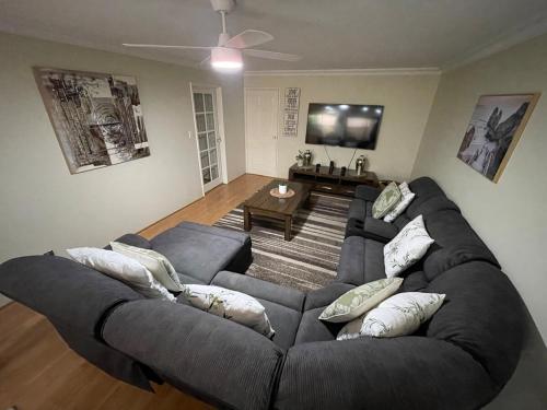 Wannanup Retreat - Spacious Home - Sleeps Up to 8 - Pet Friendly