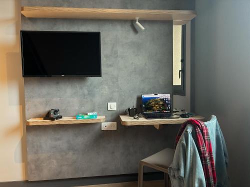 room detail thumbnail 2