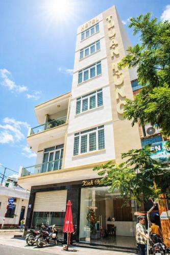 H Hotel