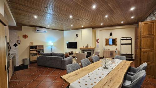 ห้องส่วนกลางสำหรับนั่งเล่น/ดูทีวี, Casa do Mel - Refúgio na Serra da Estrela (Casa do Mel - Refugio na Serra da Estrela) in ซาบูกุยโร