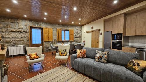 ห้องส่วนกลางสำหรับนั่งเล่น/ดูทีวี, Casa do Mel - Refúgio na Serra da Estrela (Casa do Mel - Refugio na Serra da Estrela) in ซาบูกุยโร