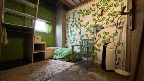 Shelter Hostel Malang Room Type - Standard Double Room with Fan