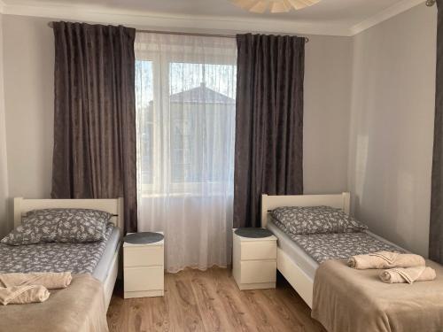 3 twin beds
