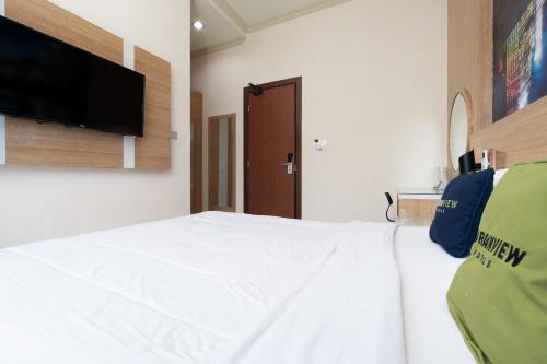 Urbanview Anelia Guest House Syariah Samarinda Room Type - Superior Double Room