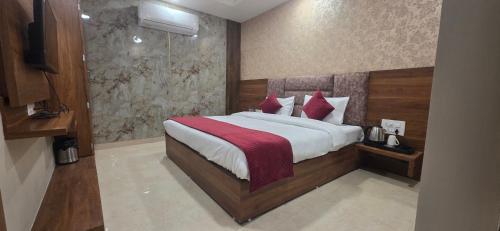 Exterior view of Hotel Golden Pearl Amritsar - Infront of Golden Temple Gate