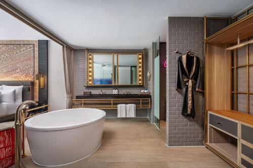 room detail thumbnail 2