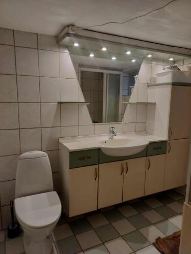 Rundvejen Guest House Room Type - Twin Room with Shared Bathroom