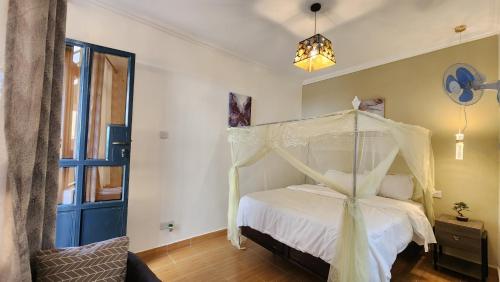 Kamakis Motel & Lounge in รุยรู