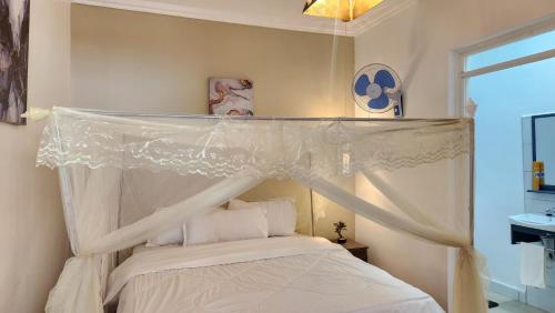 Kamakis Motel & Lounge in รุยรู