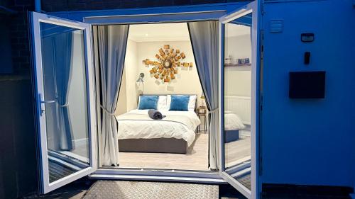 4 Bedrooms 2 baths Sleeps up to 9 Perfect For Contractors Leisure Stays Relocators King or Twin Bed Options gîte à louer Nottingham Belfry - a Q Hotel