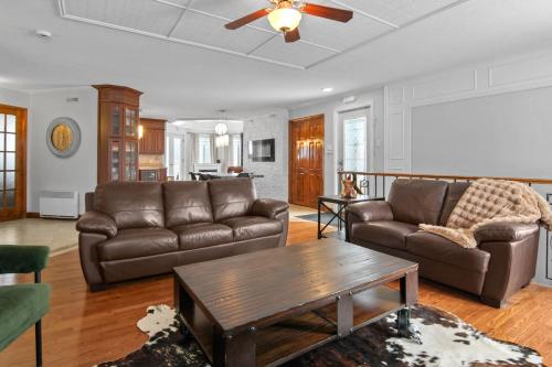 Nature Pool Table & Water Access - Le Highland in Lac-Goth (QC)