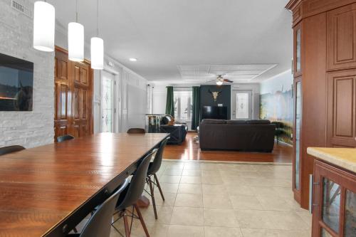 Nature Pool Table & Water Access - Le Highland in Lac-Goth (QC)