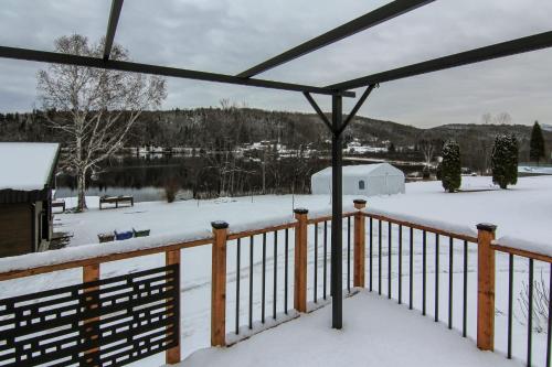 Nature Pool Table & Water Access - Le Highland in Lac-Goth (QC)