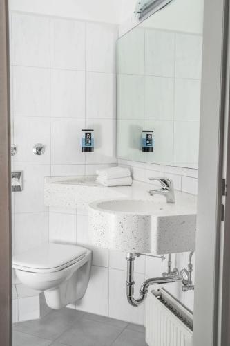 Astor & Aparthotel - image 2