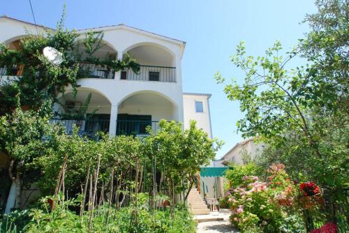 Apartments Plavica – khách sạn tại Rogoznica