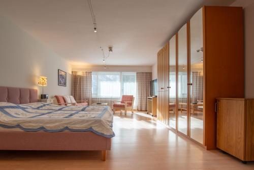 1 queen bed