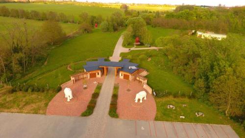 Létesítmények, Elephant guesthouse in Somogyvámos