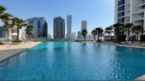 Stylish Studio Apartment with pool in Business Bay - image 13