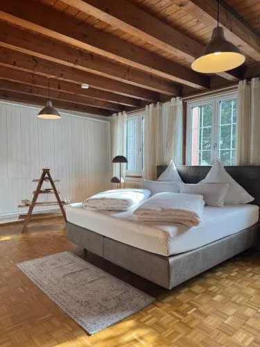 Schweizerhaus Glarus - Historisch & Stilvoll mit Garten in Ennenda, Schweiz