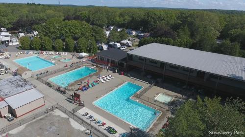 Viesnīcas āriene, Strawberry Park Resort Campground in Prestona (CT)