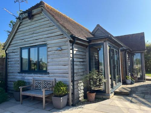 The Acorn Goodwood luxury lodge house 10 minute walk from Goodwood Festival of Speed gîte à louer Goodwood Race Course