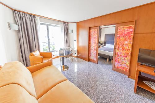 room detail thumbnail 0