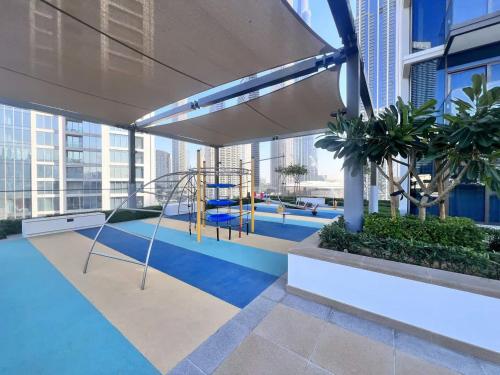 Skyline and Pool View | Furnished | Downtown