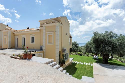 Terra Rossa Holiday 3BD Holiday Home with Seaview gîte à louer Corfou