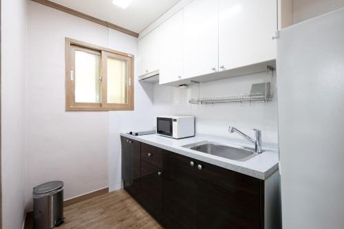 Suncheon Bay Ecology Pension in Phường Dosa