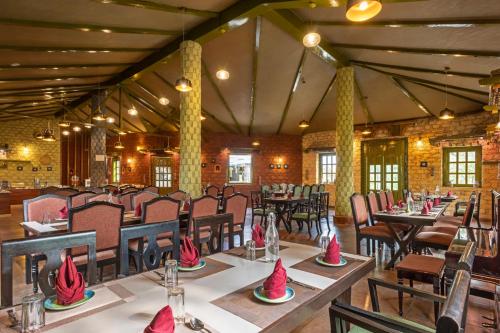 Ресторант, VANVASA RESORTs in Amrora