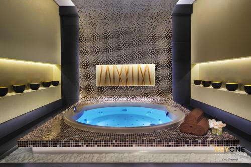 The Cosmopolitan Spacious Studio - image 3