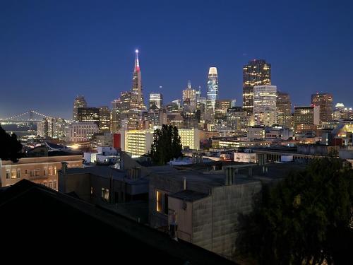 Charming 2BR Cottage with Bay and City Views-Gated Luxury Private Place — other in 944 Vallejo Street, San Francisco United States, CA 94133