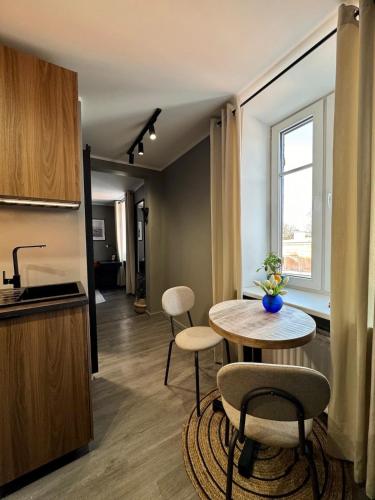 B14 Miera Studio - Designer Apt near Arena