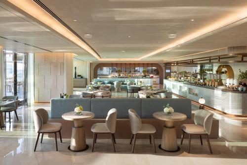 Ravintola, The Meydan Hotel Dubai in Nad Al Sheba