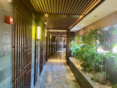 Mangshi Dai Elephant Mansion Hotel in Dehong