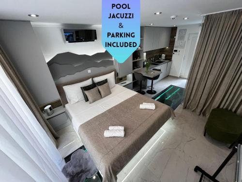 . La Luna Petite Suite Deluxe Apartment with Pool & Jacuzzi, Bikes and Secured Parking
