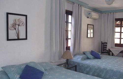 1 double bed, 2 twin beds