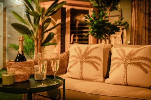 La Canopée, Jungle Room Suite de Luxe - Jacuzzi Sauna (La Canopee, Jungle Room Suite de Luxe - Jacuzzi Sauna) in Briey