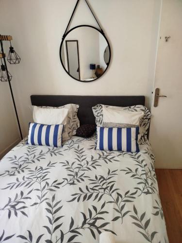 Chambre privée dans un appartement partagé, à 200m des Champs Elysees et de l'Arc de Triomphe
