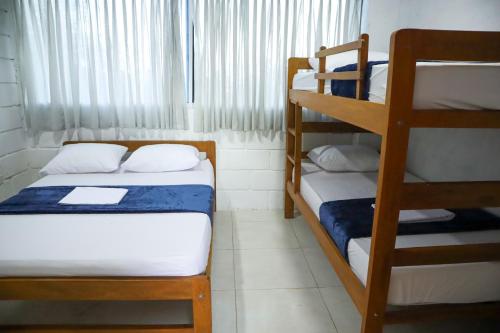 1 double bed, 1 bunk bed, 1 futon bed