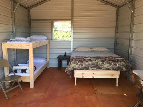 Bluebell Cabin, Glamour Cabin Camping, Stunning Night Sky in Monticello, USA