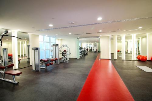 VayK - Stylish 2BD in Dubai Marina Near the Beach - image 12