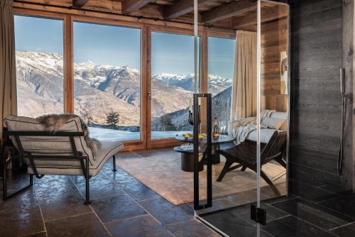 HelloCHALET Chalet Les Fleurs - Scenic Alpine Escape 70 metres from the cable car