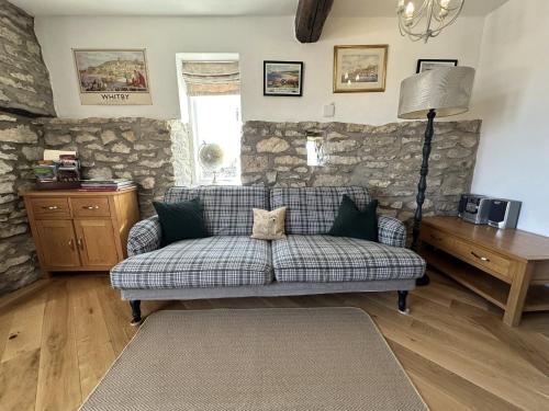 Kirkdale Cottage - image 2