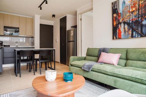 Chic 2BR Apt in Providencia with Pool & Gym
