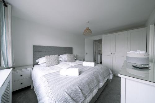 HighTide & Sunnyside apartments Two bedroomed apartments with free parking, balconies with sea views 5