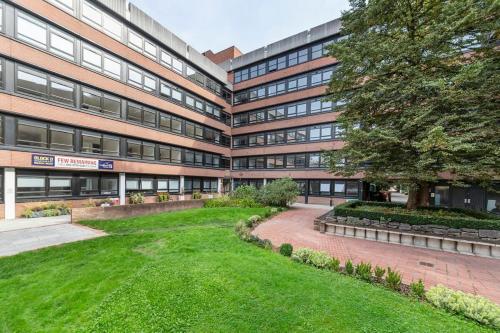 Contemporary Studio in East Grinstead w Gym Access in 東格林斯蒂德